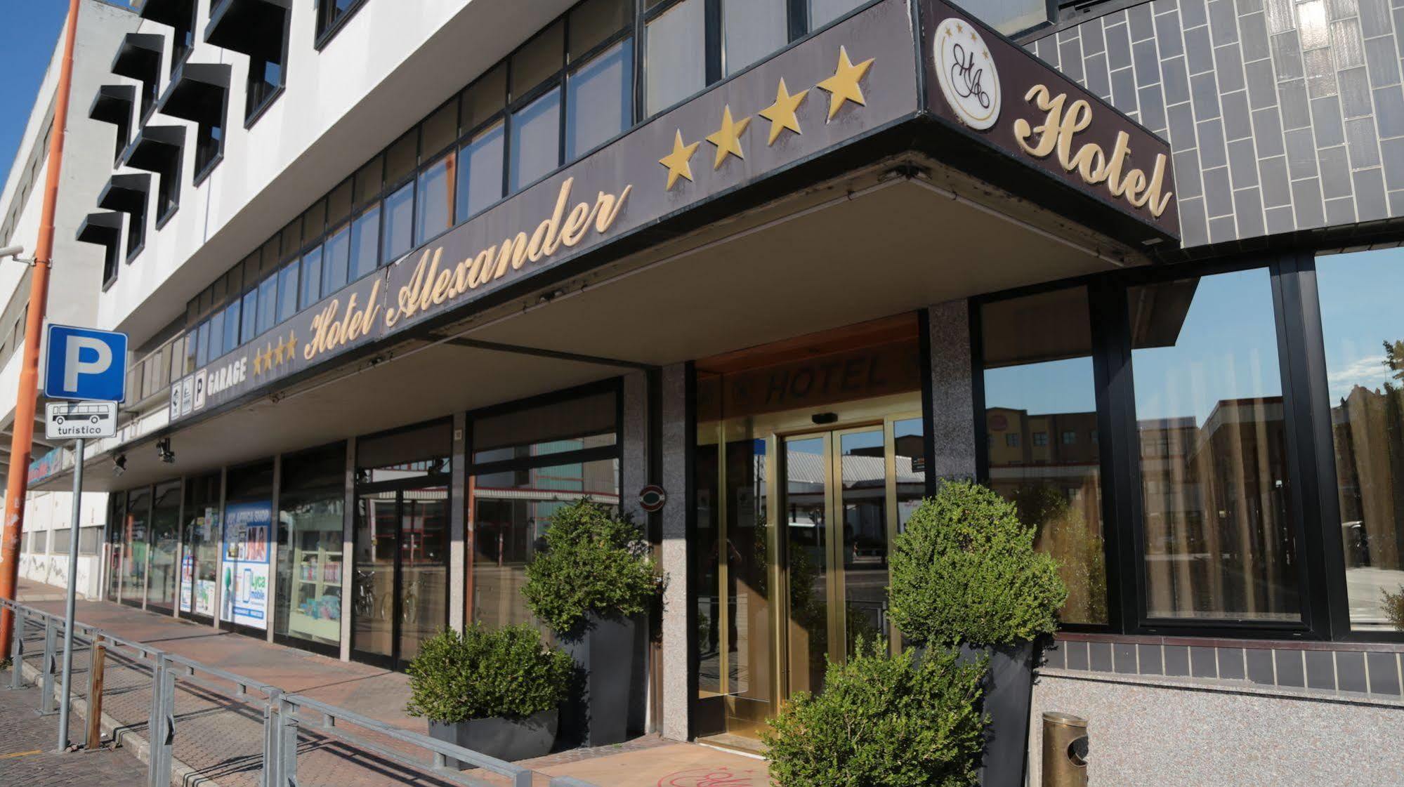 亚历山大酒店 切塞纳 外观 照片